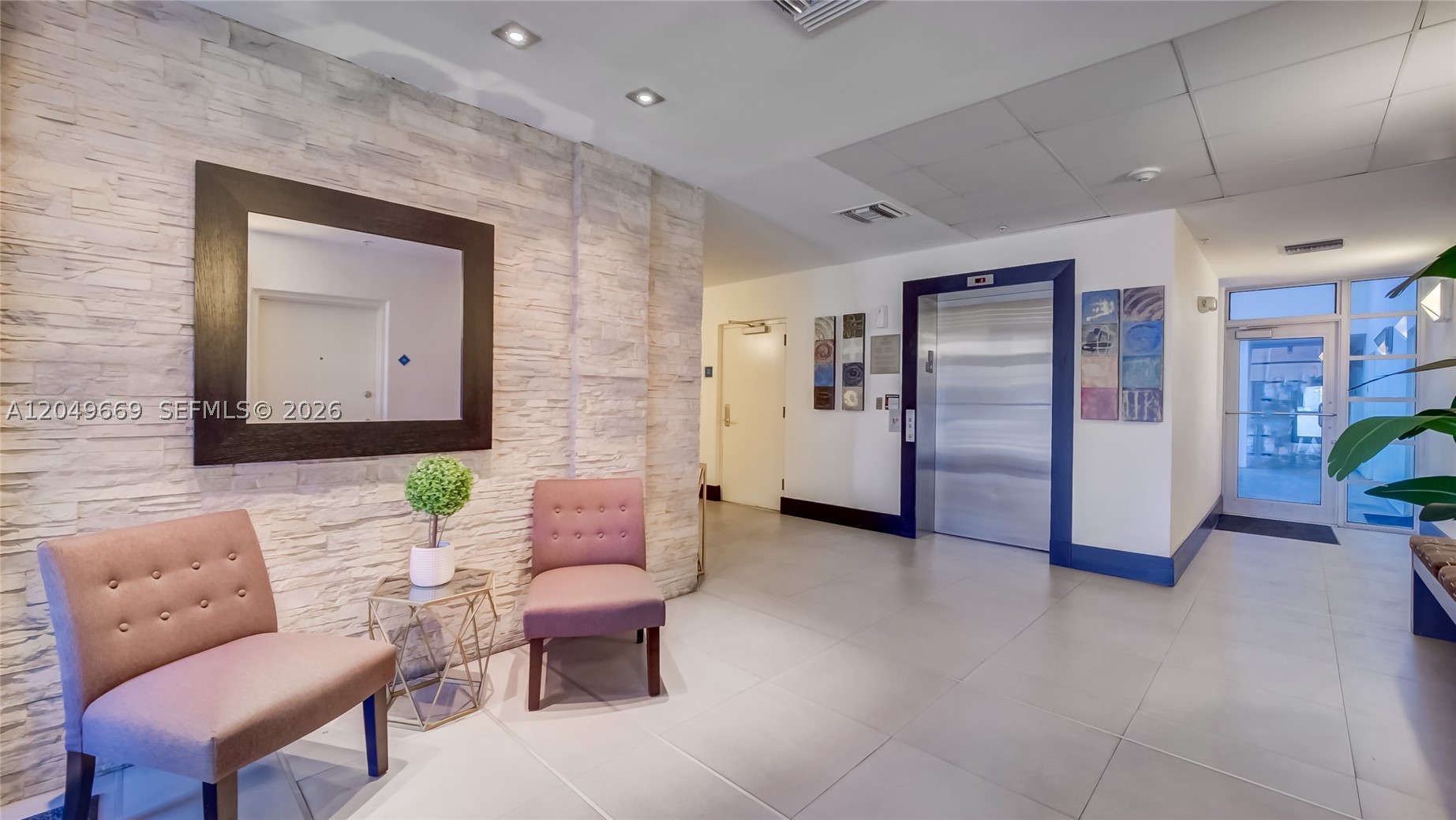 LOFTS AT MAYFAIR CONDO - Residential Lease