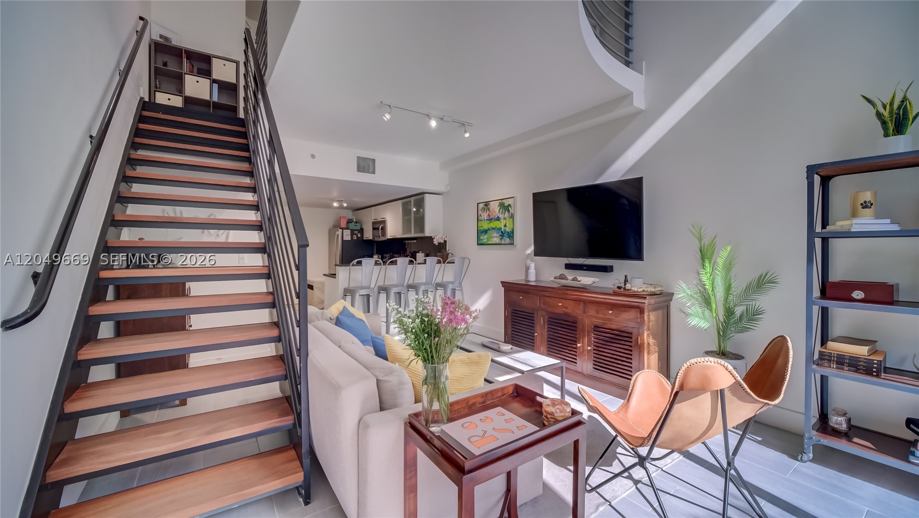 LOFTS AT MAYFAIR CONDO - Residential Lease