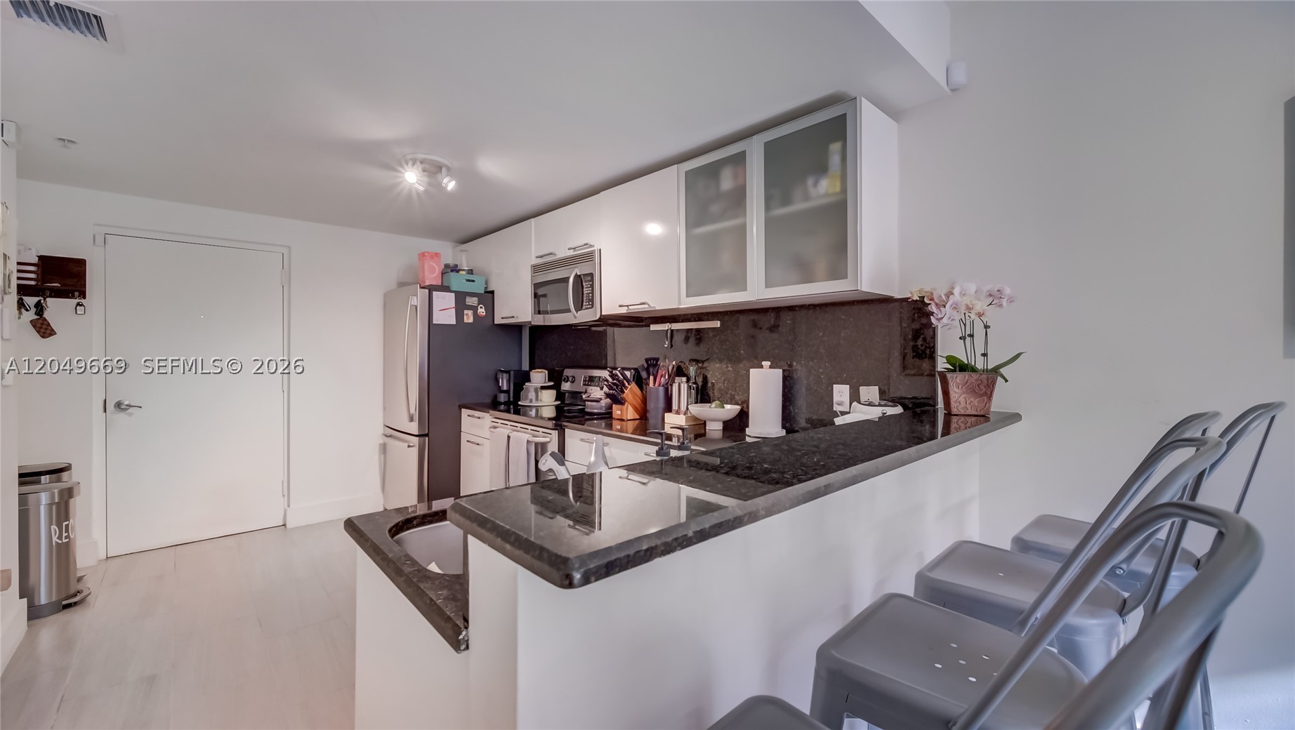 LOFTS AT MAYFAIR CONDO - Residential Lease