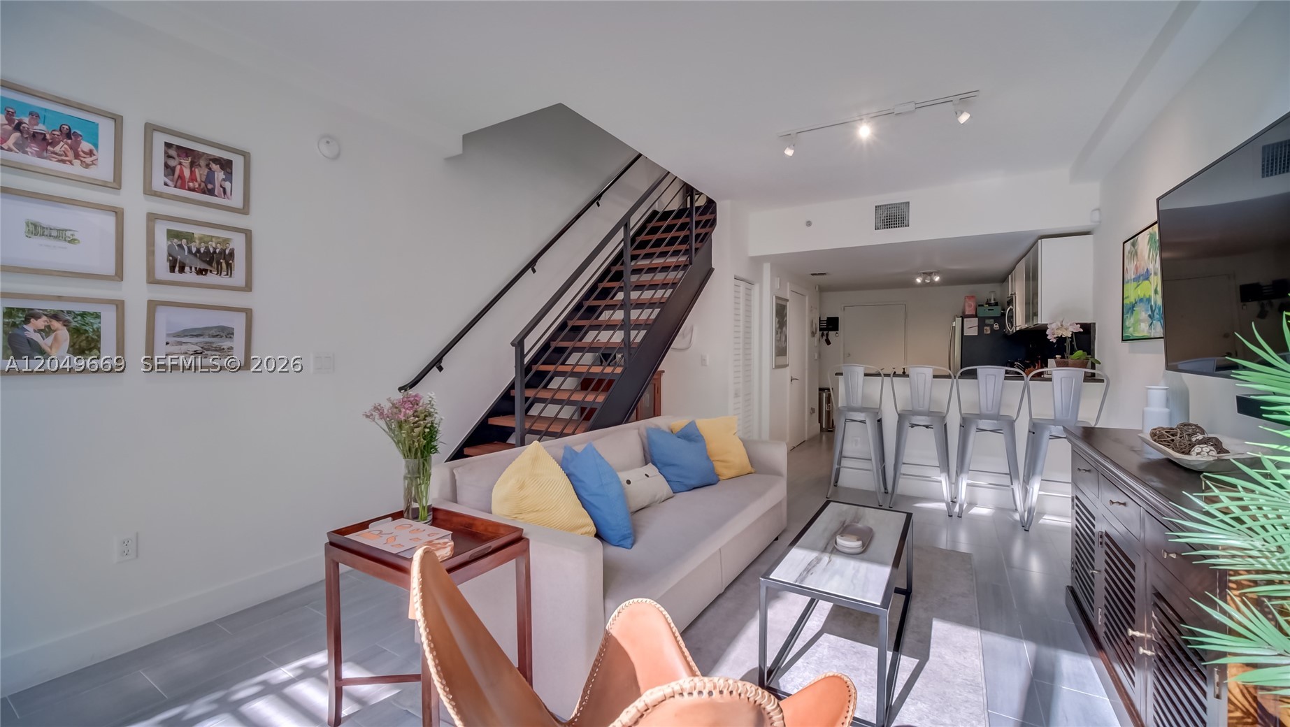 LOFTS AT MAYFAIR CONDO - Residential Lease