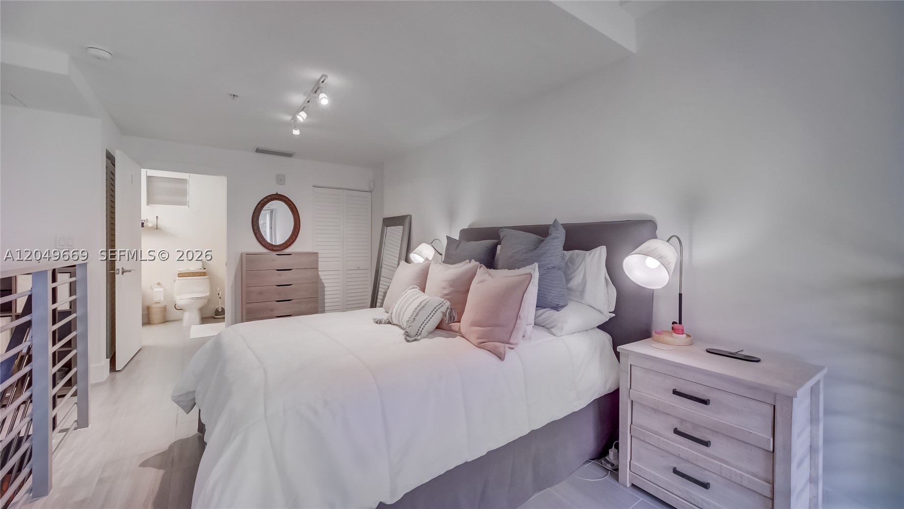LOFTS AT MAYFAIR CONDO - Residential Lease