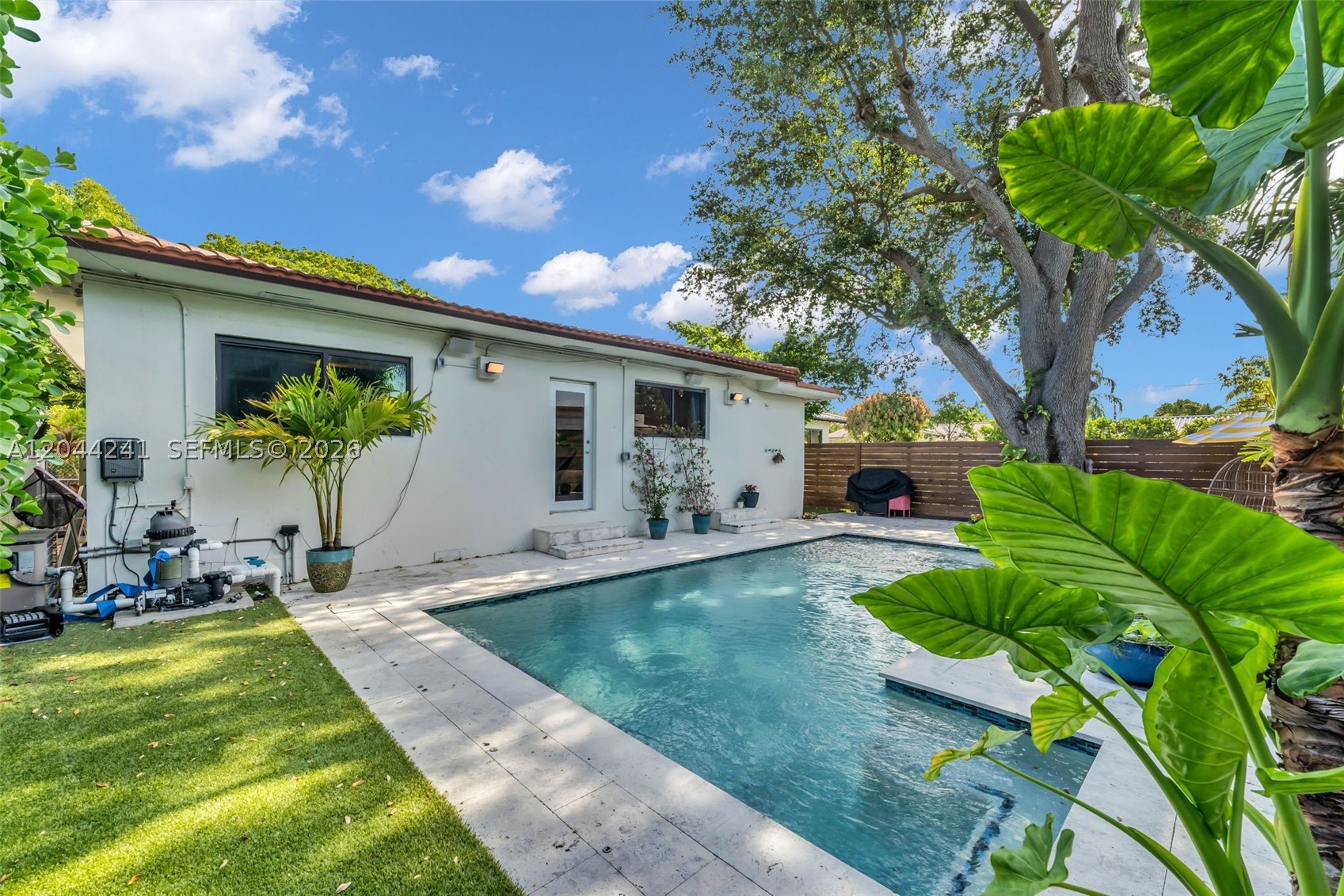 SILVER BLUFF EST-SEC B - Residential