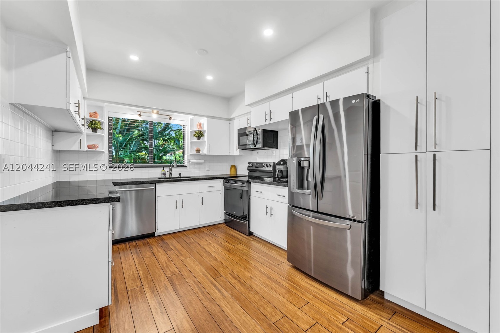 SILVER BLUFF EST-SEC B - Residential
