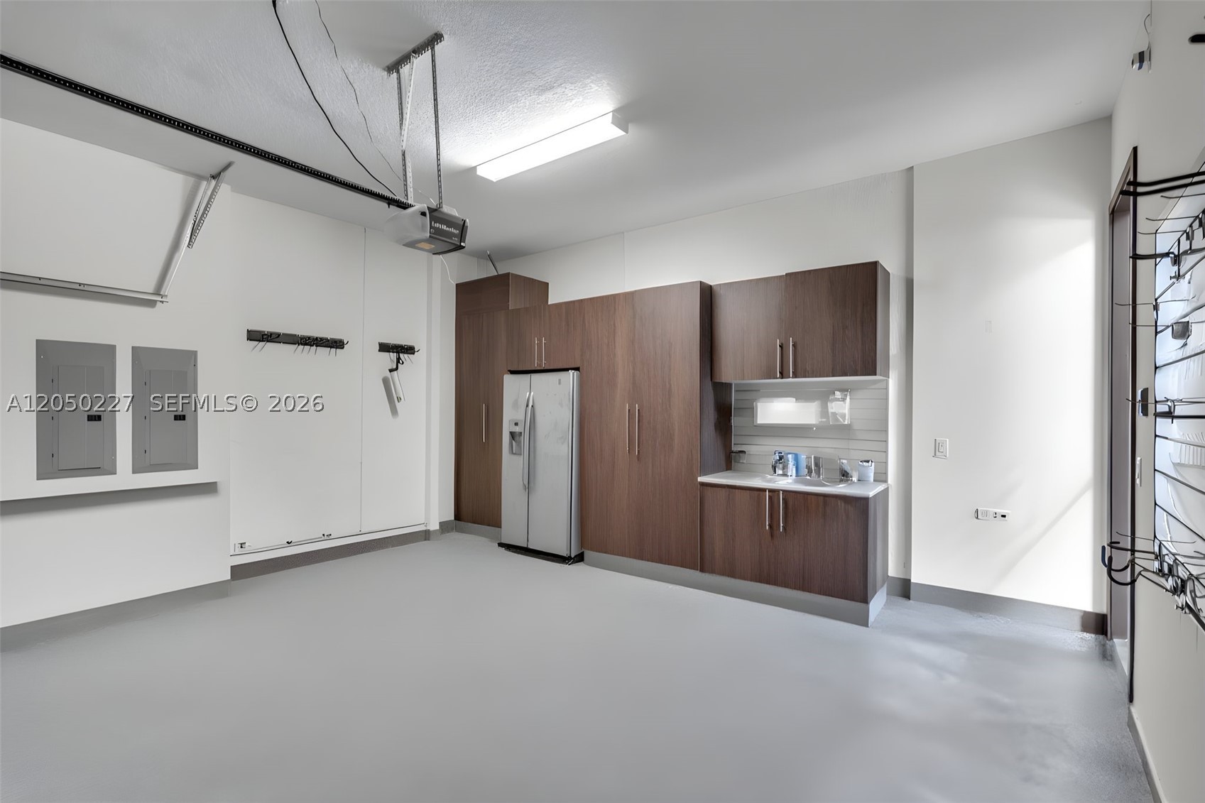 DUNNWOODY LAKE - Residential