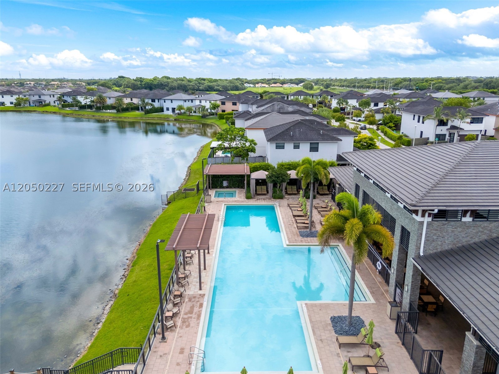 DUNNWOODY LAKE - Residential