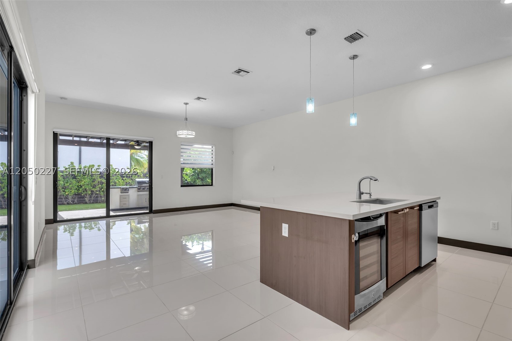 DUNNWOODY LAKE - Residential