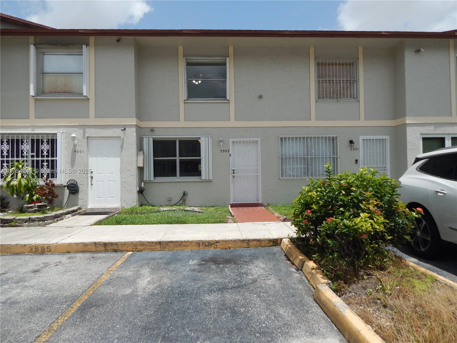 OASIS EN MANGO HILL CONDO - Residential Lease