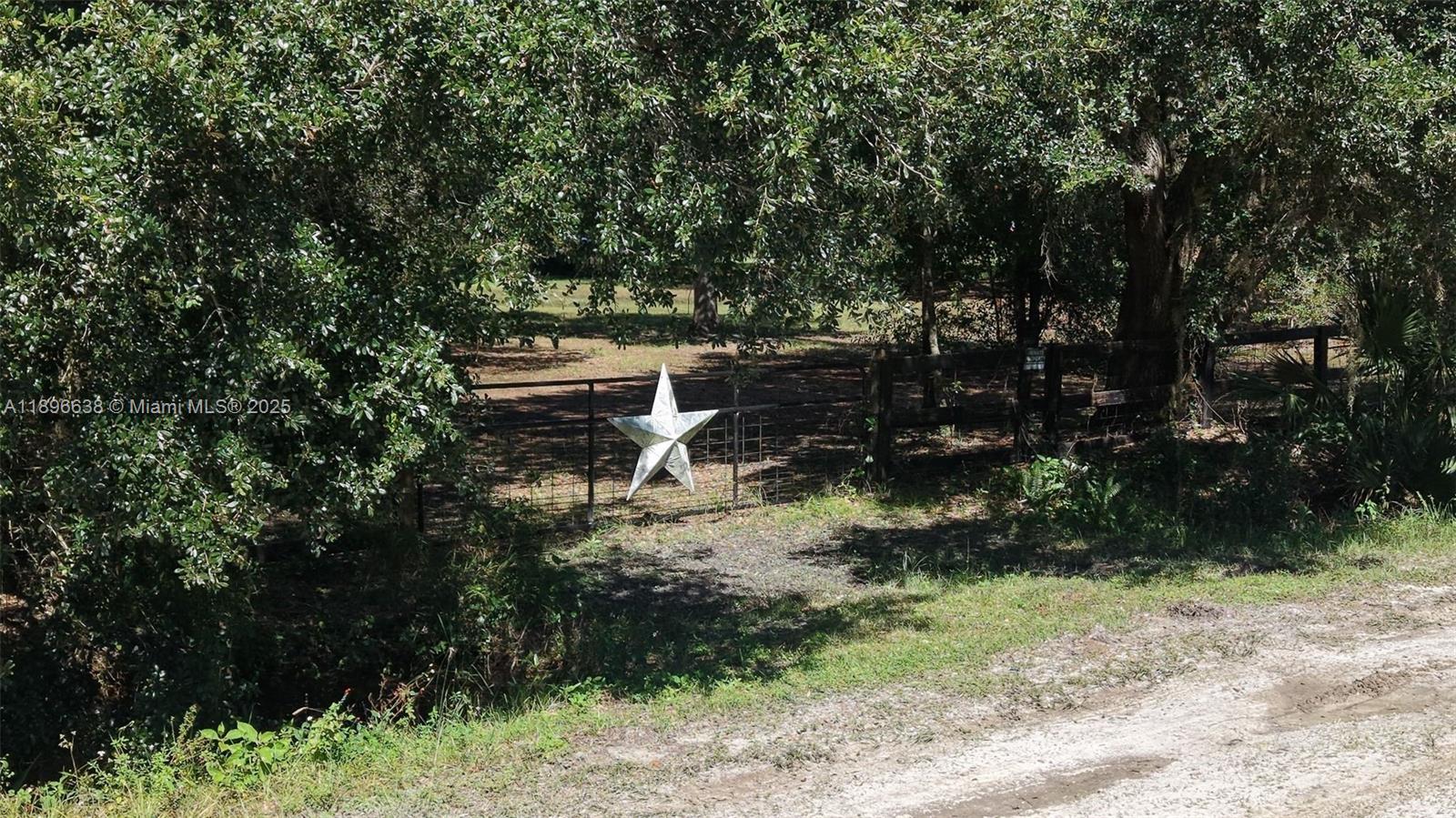 OKEECHOBEE - Land