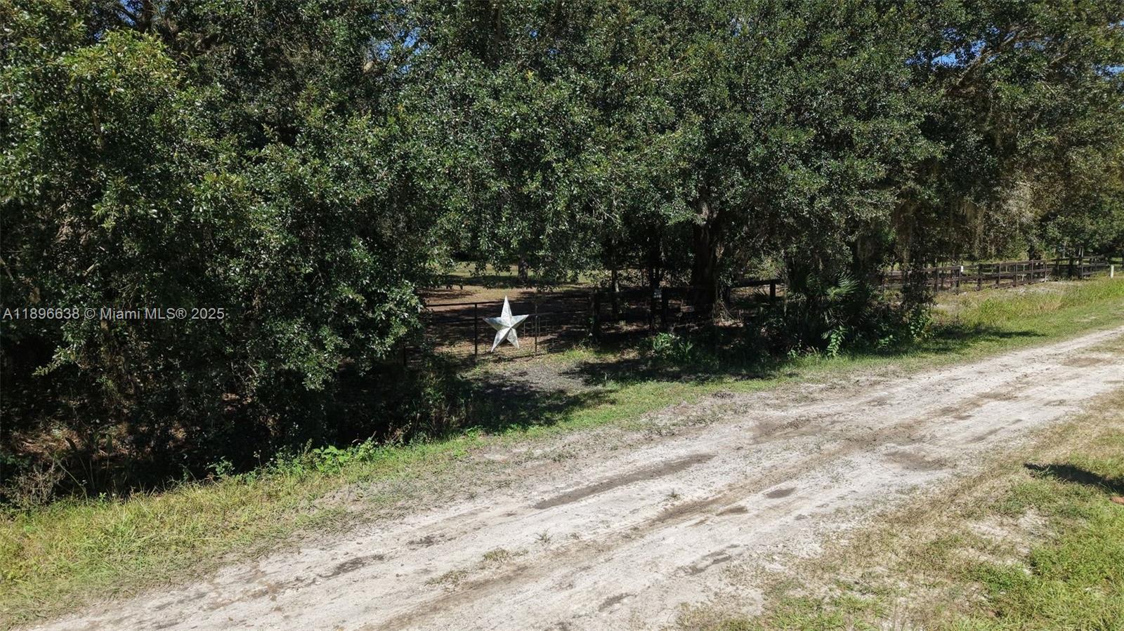 OKEECHOBEE - Land