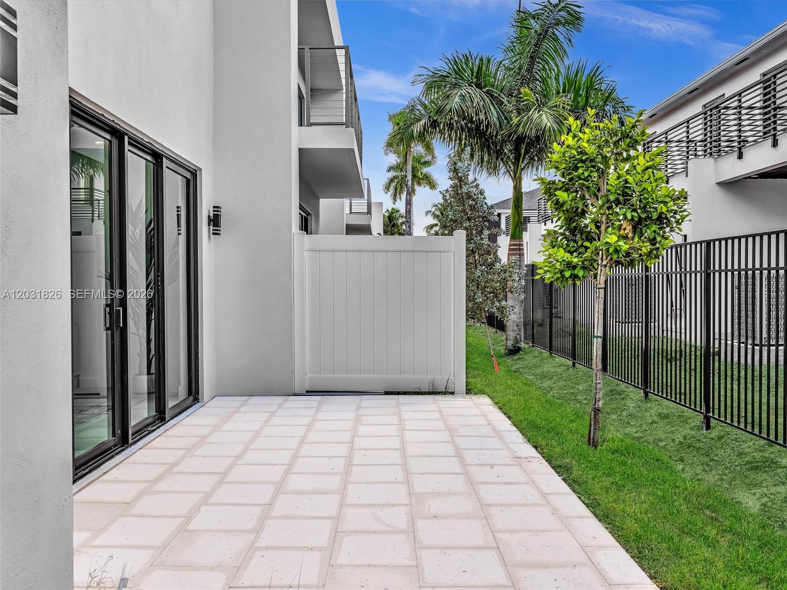 H20 DANIA BEACH - Residential