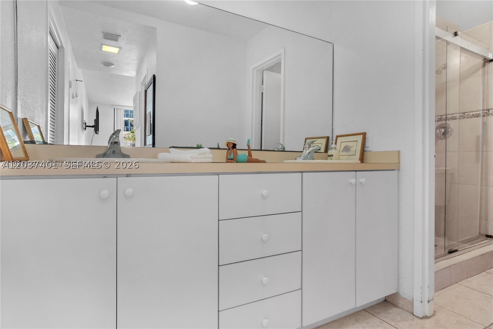 ALEXANDER TOWERS CONDO - Residential Lease