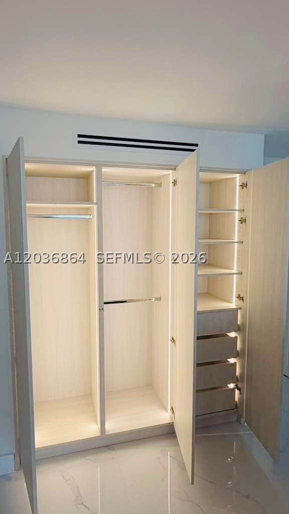 WINSTON TOWER 300 CONDO - Residential Lease