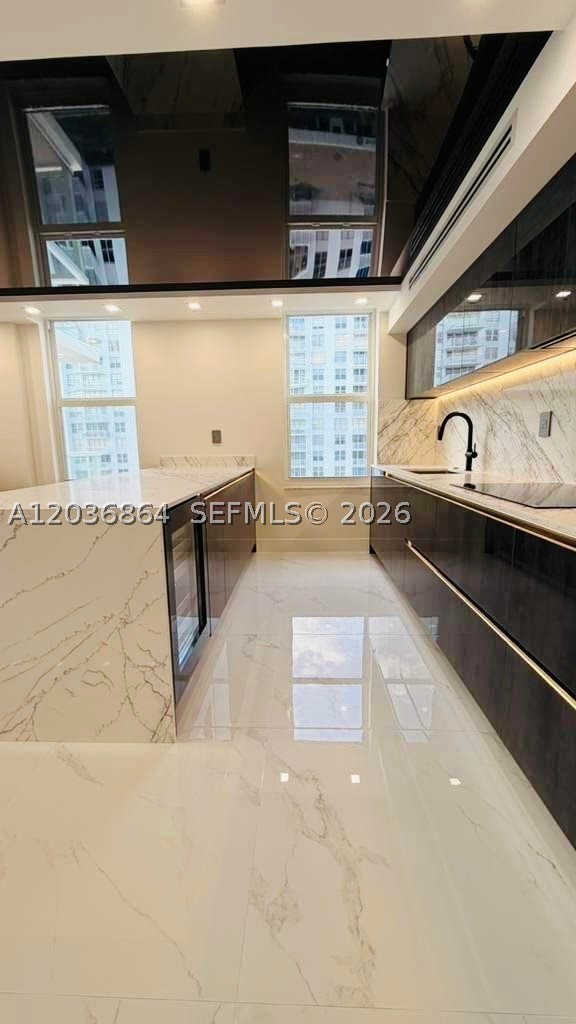 WINSTON TOWER 300 CONDO - Residential Lease