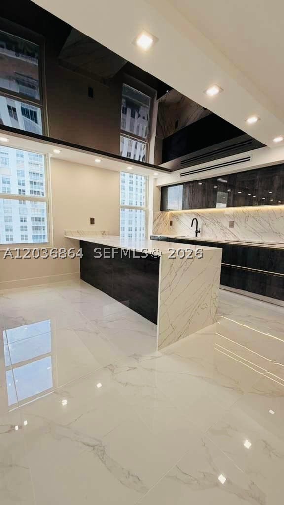 WINSTON TOWER 300 CONDO - Residential Lease