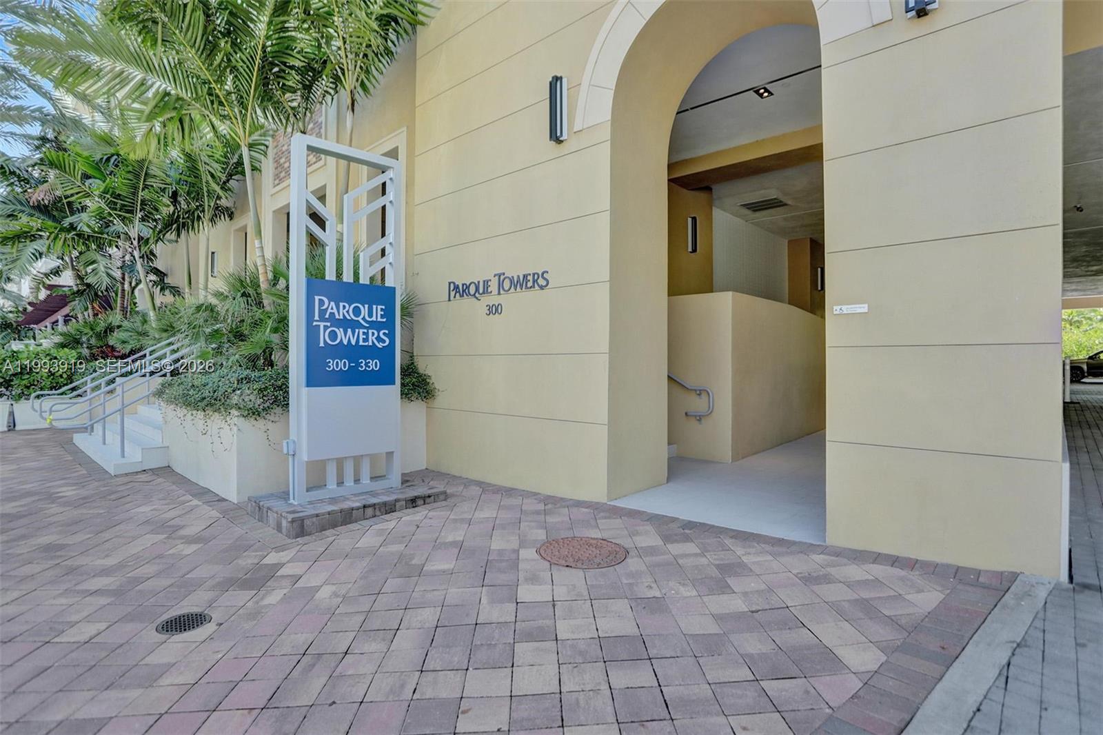 PARQUE TOWERS CONDO - Residential