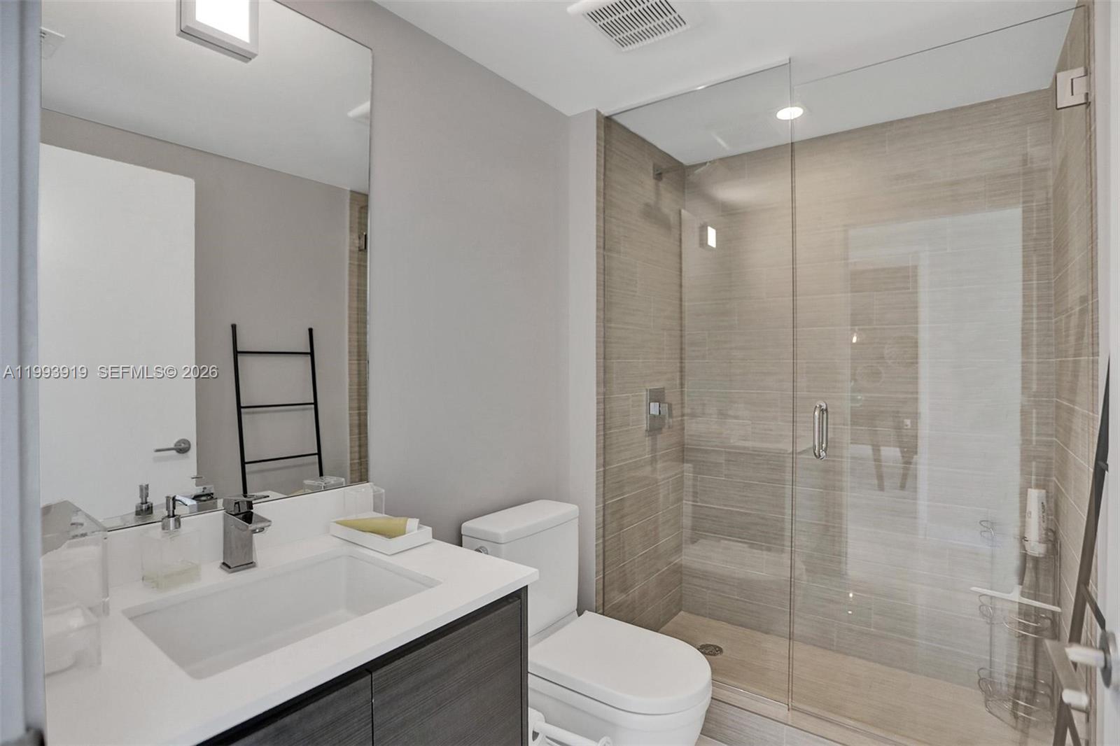 PARQUE TOWERS CONDO - Residential