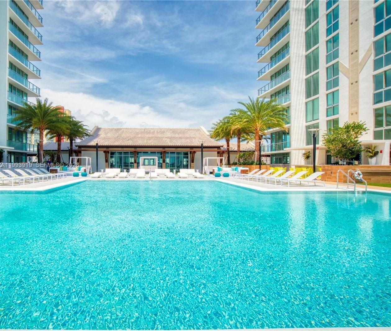 PARQUE TOWERS CONDO - Residential