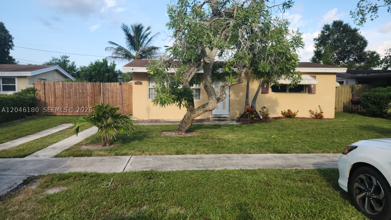 PALM BEACH COLONY SECS 1 - Residential