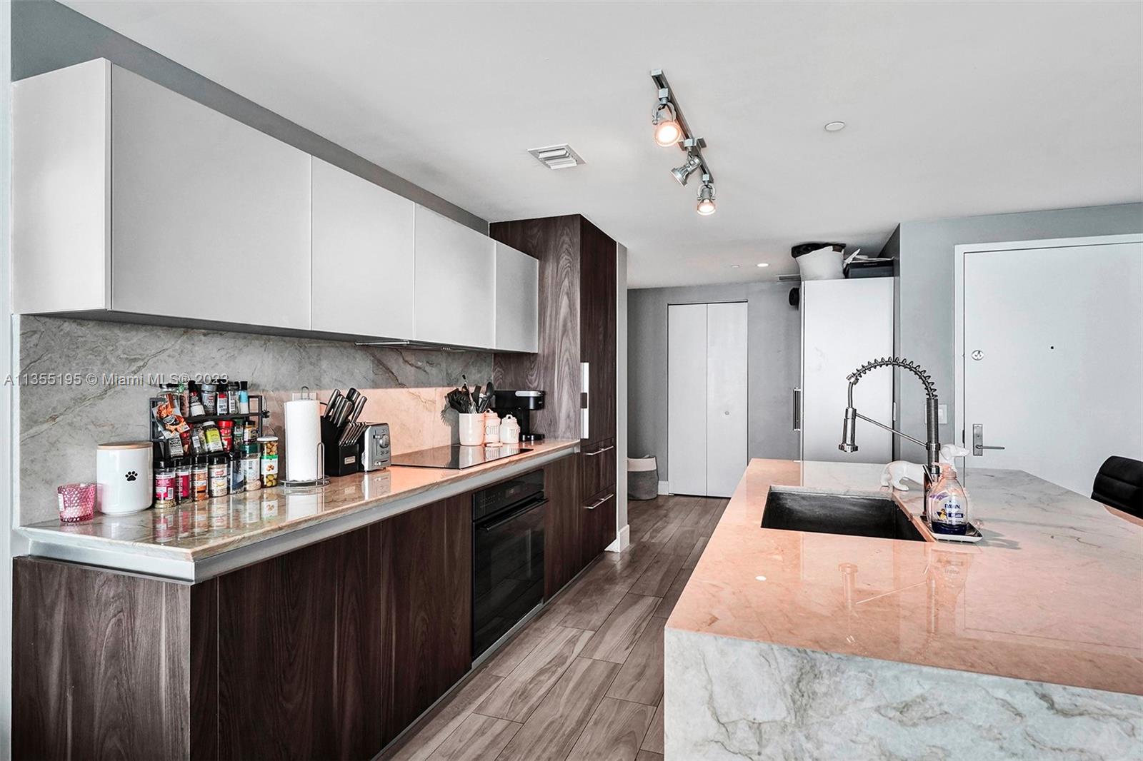 ONE PARAISO CONDO - Residential