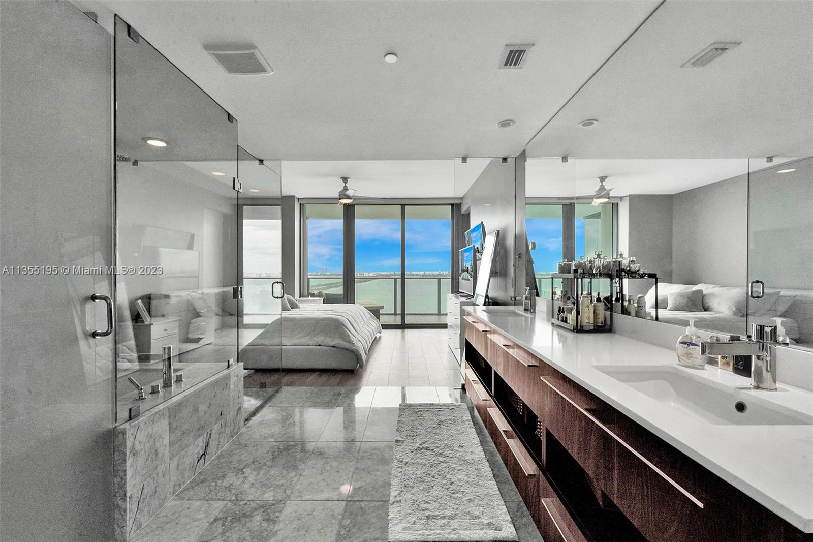 ONE PARAISO CONDO - Residential