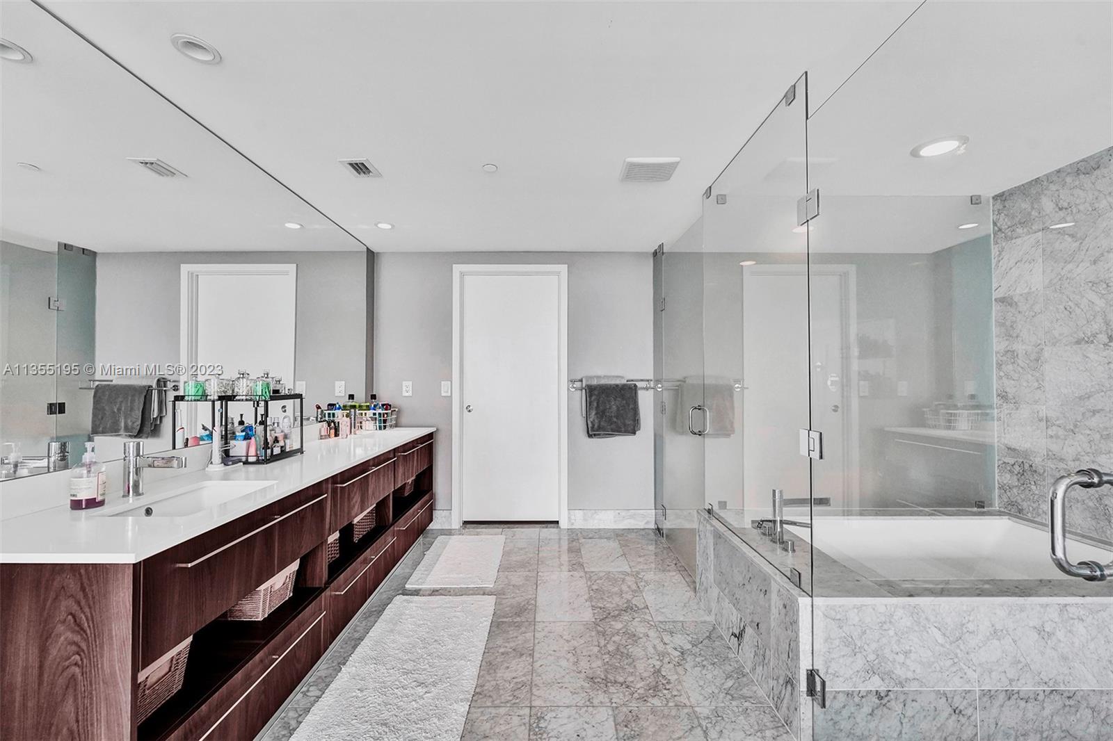 ONE PARAISO CONDO - Residential