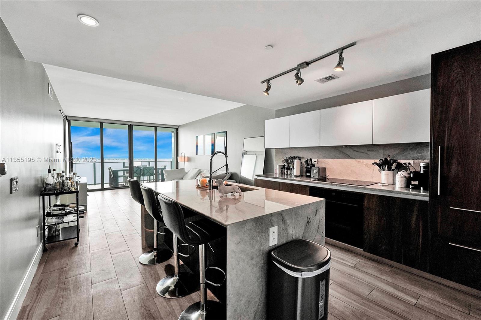 ONE PARAISO CONDO - Residential