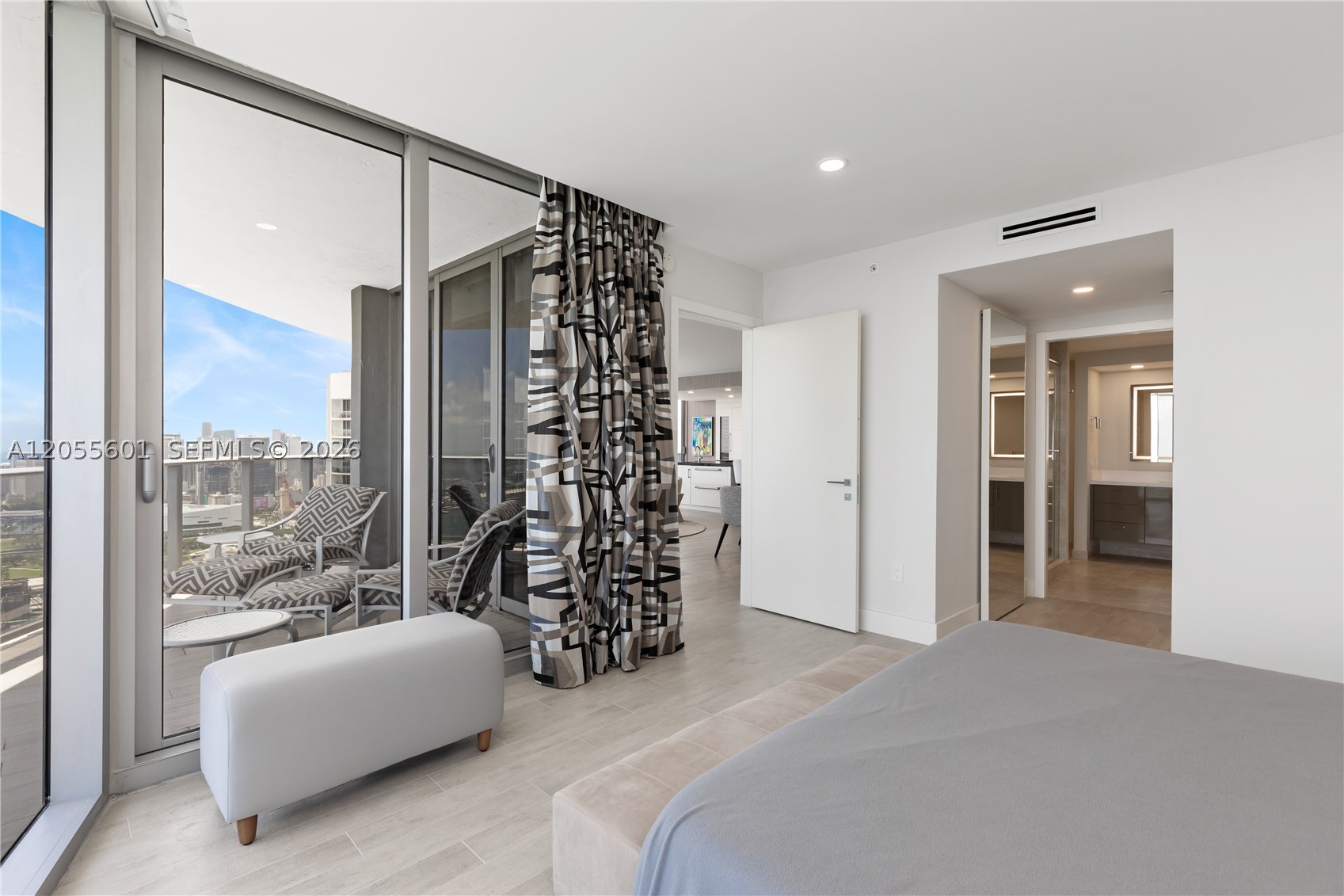 ARIA ON THE BAY CONDO - Residential