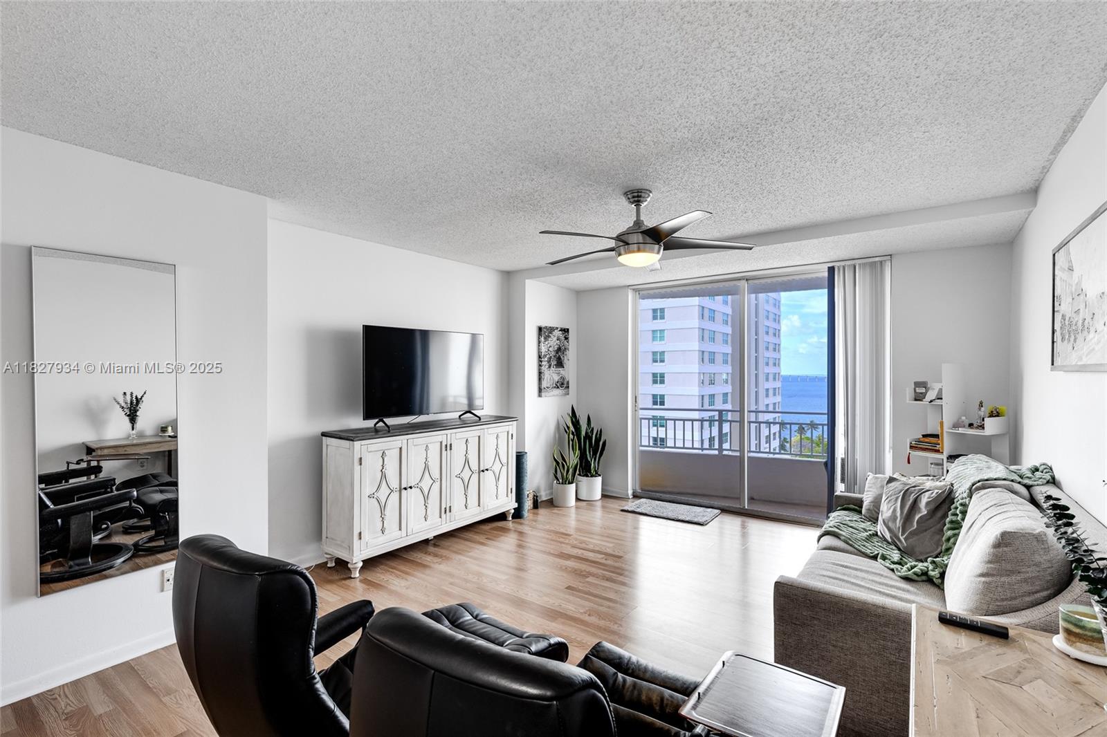ISOLA CONDO - Residential