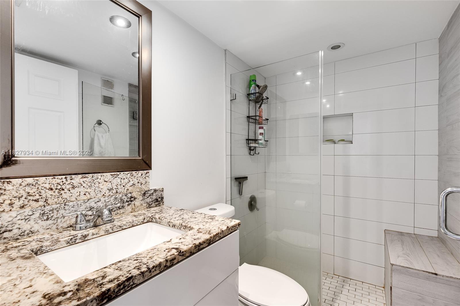 ISOLA CONDO - Residential