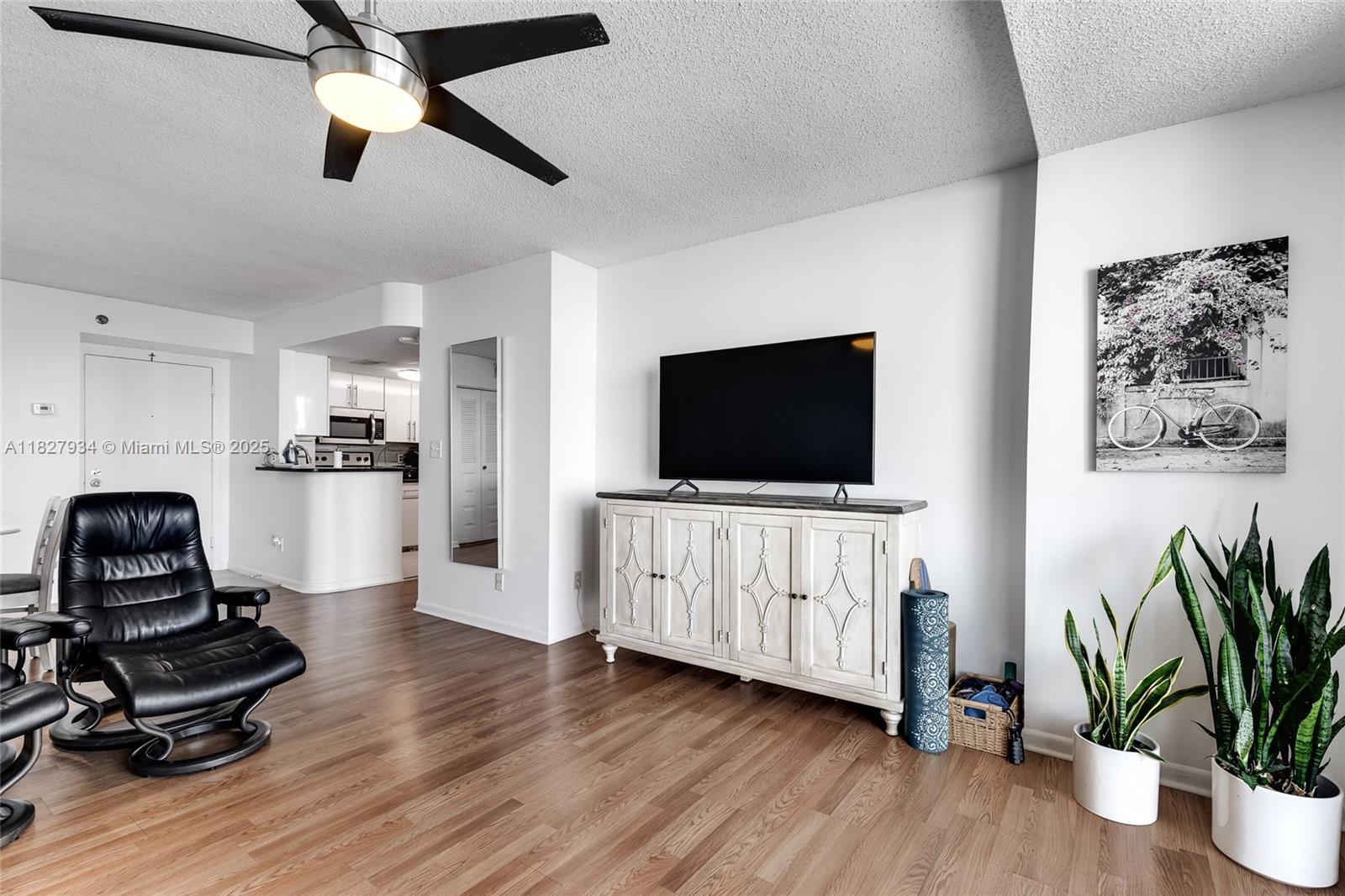 ISOLA CONDO - Residential