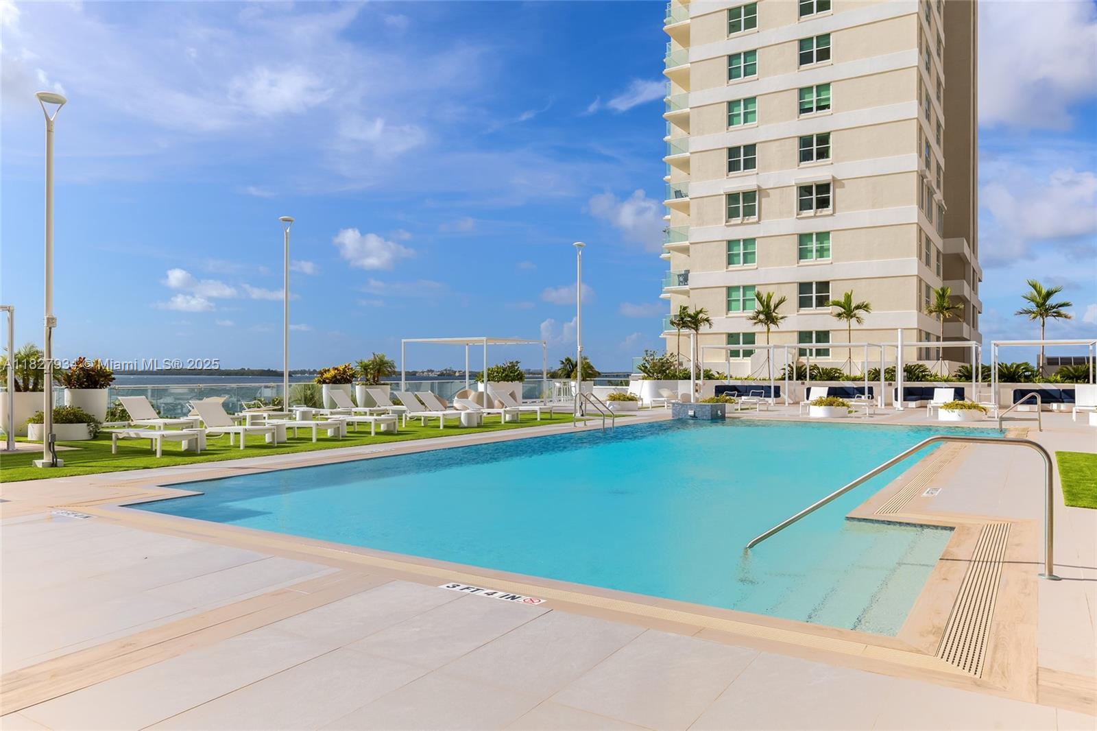 ISOLA CONDO - Residential