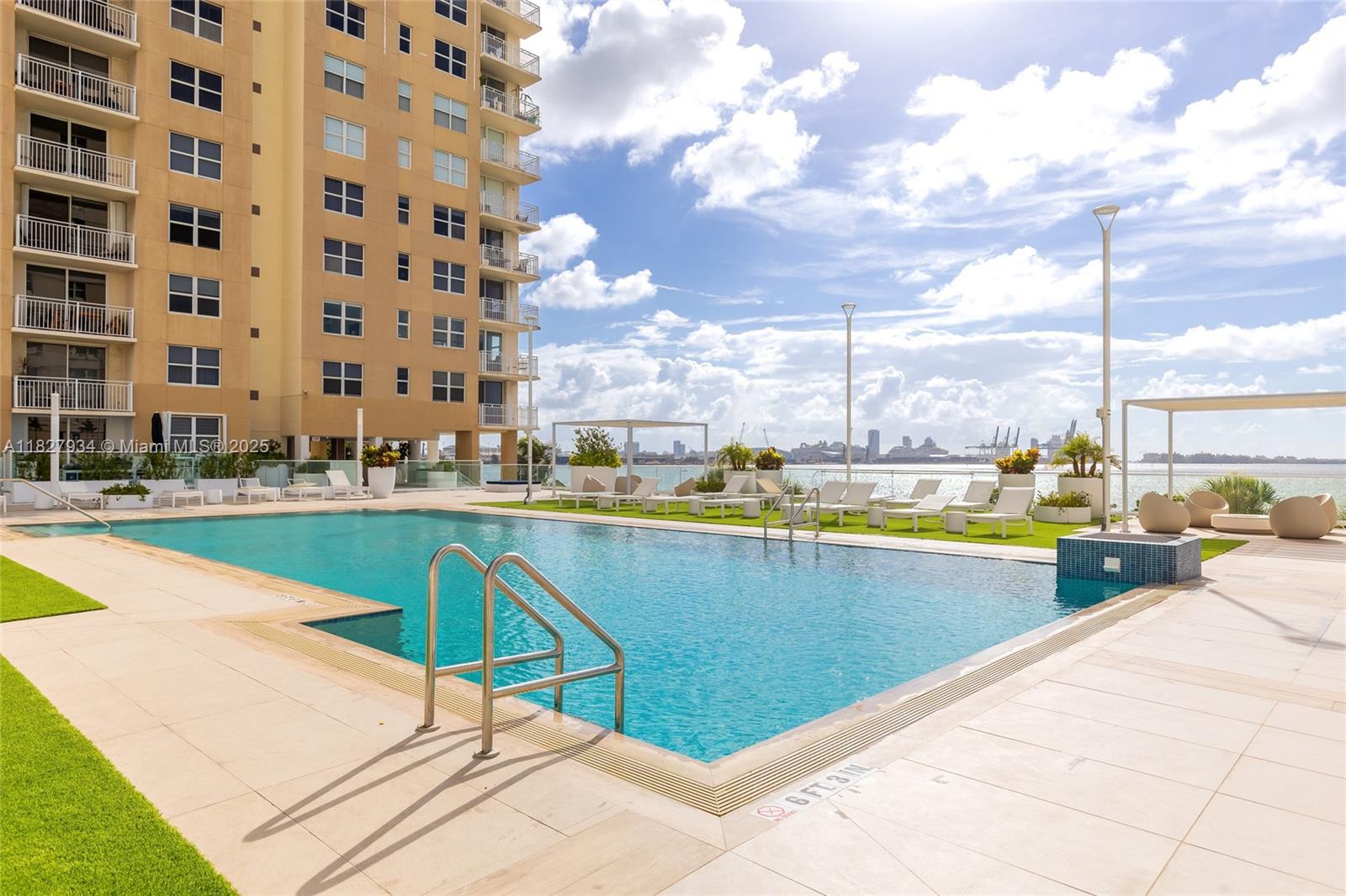 ISOLA CONDO - Residential