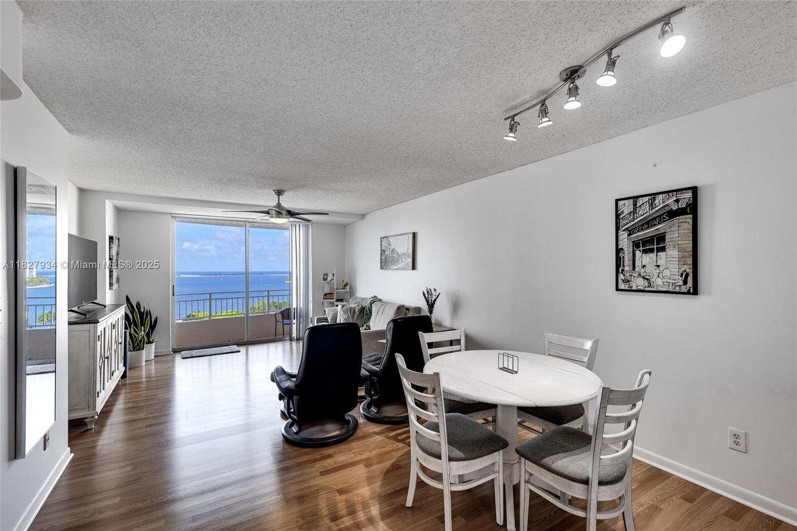 ISOLA CONDO - Residential