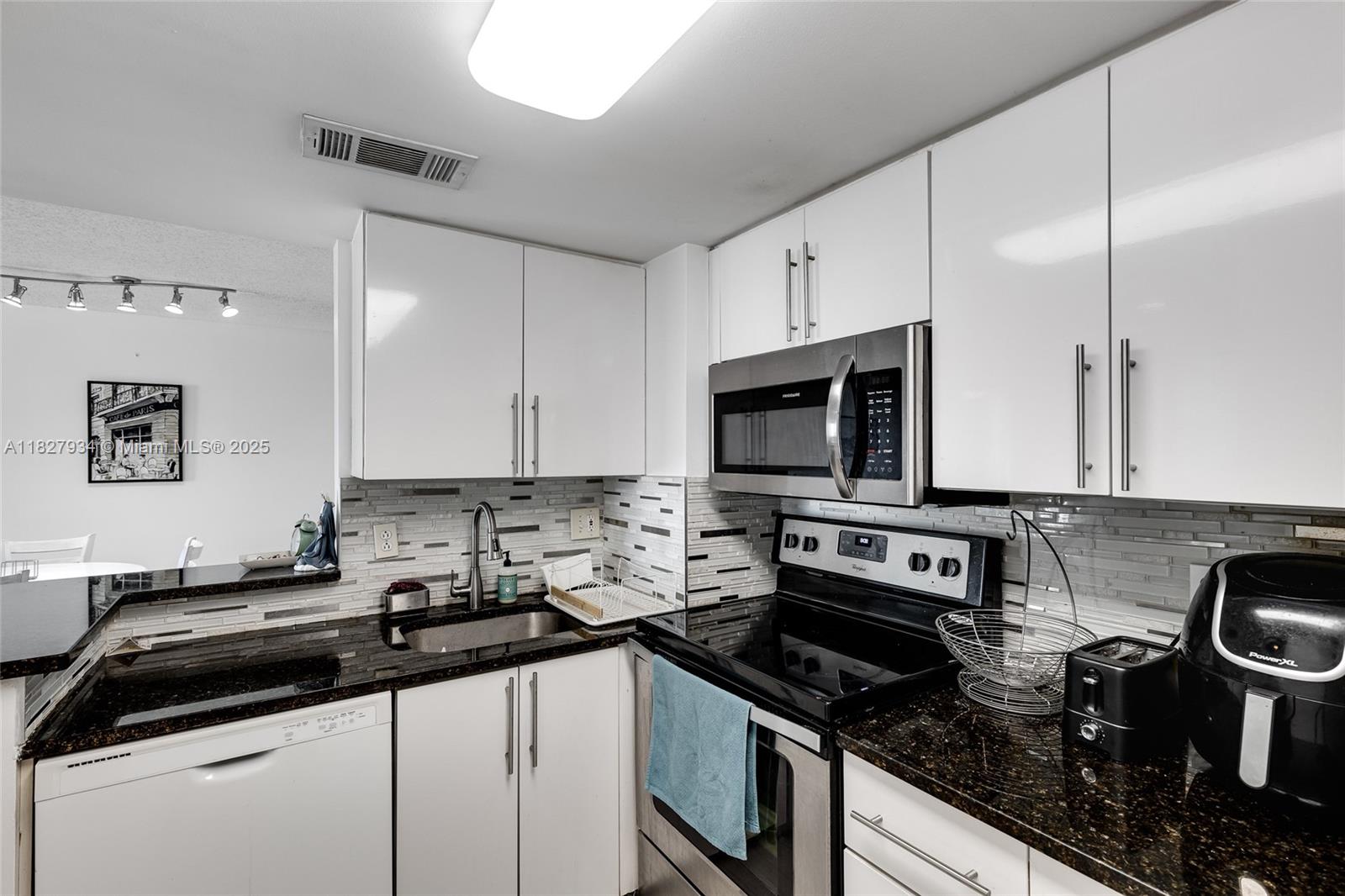 ISOLA CONDO - Residential