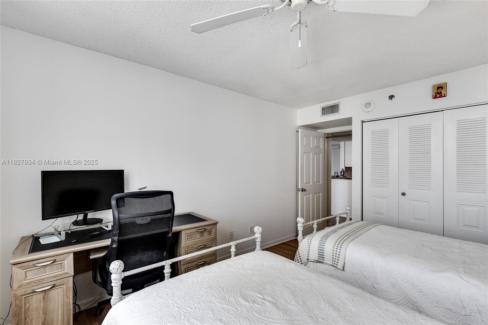 ISOLA CONDO - Residential