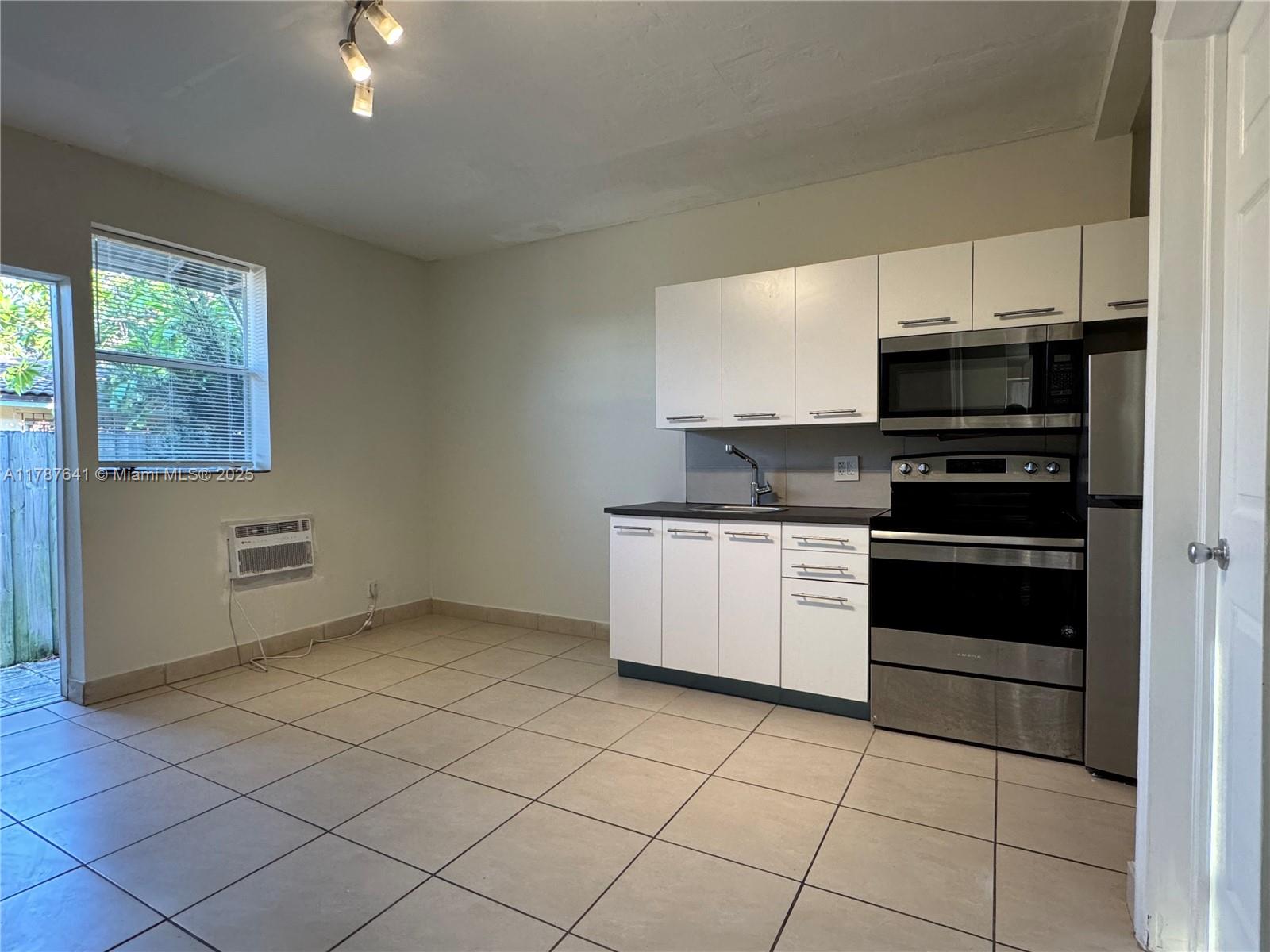 EVANSTON HEIGHTS - Residential Lease