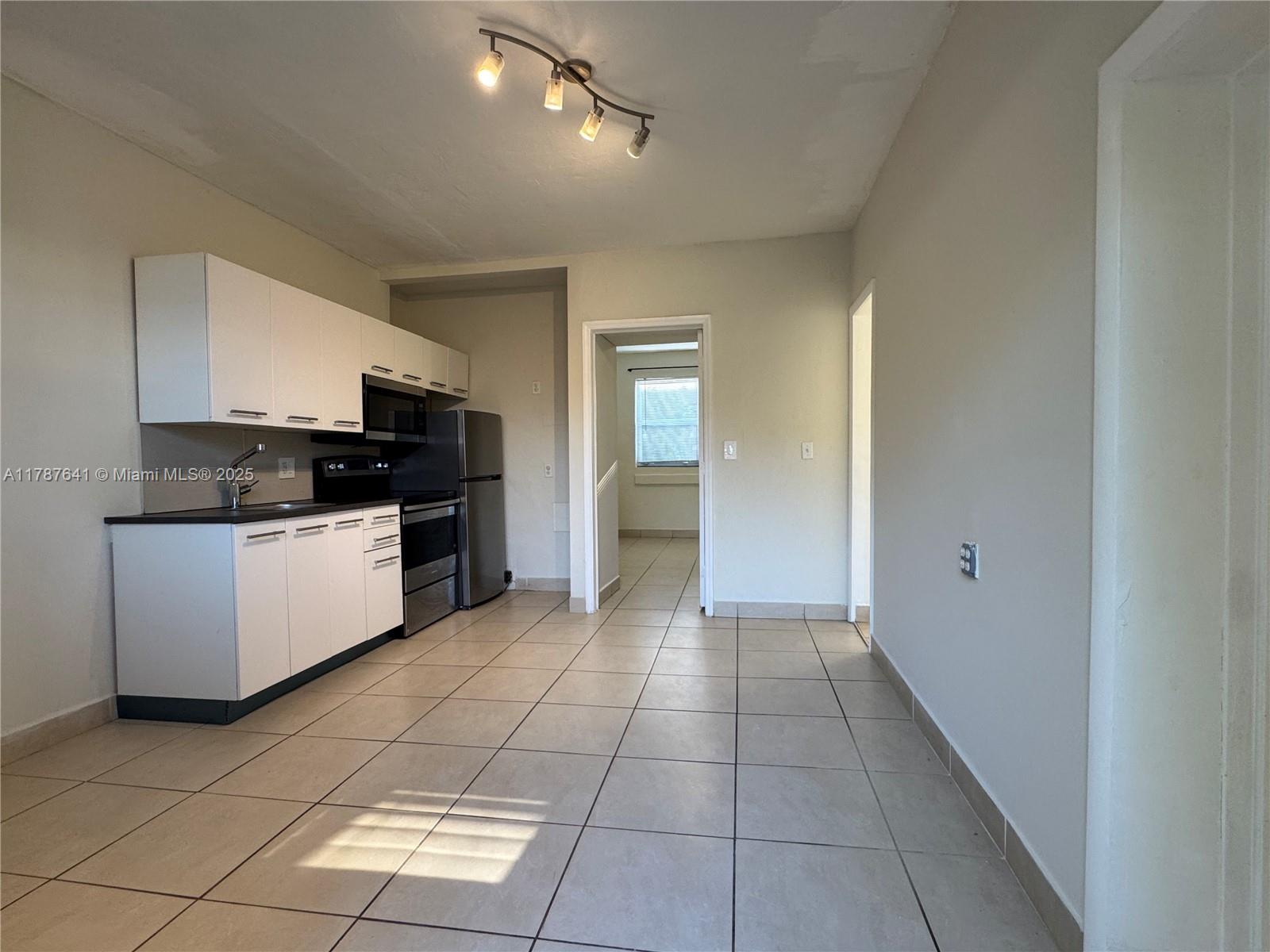 EVANSTON HEIGHTS - Residential Lease