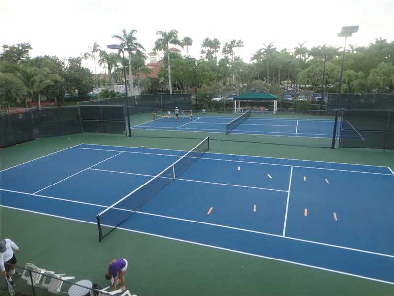 DORAL PARK COUNTRY CLUB - Residential Lease