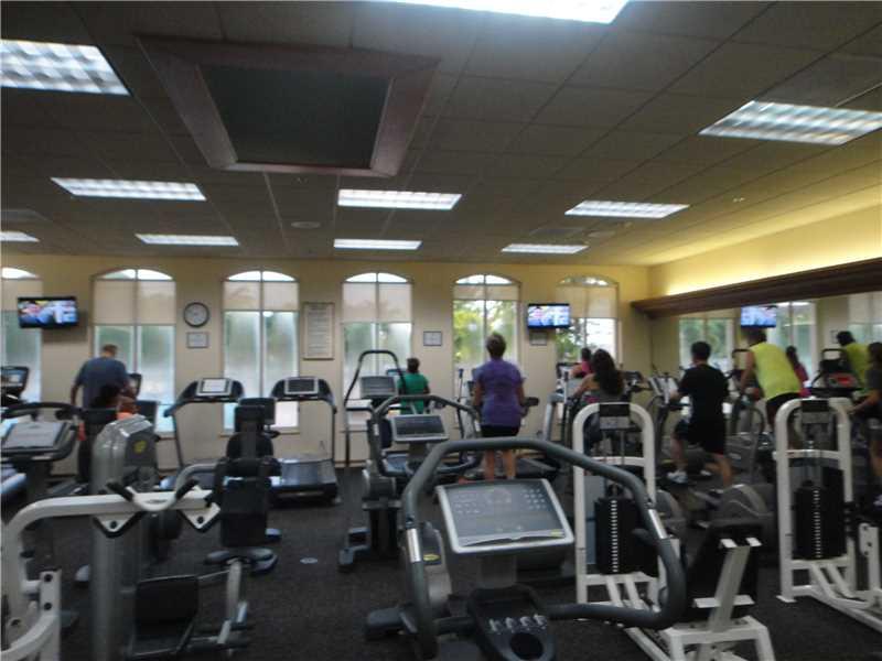 DORAL PARK COUNTRY CLUB - Residential Lease