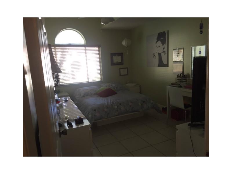 DORAL PARK COUNTRY CLUB - Residential Lease