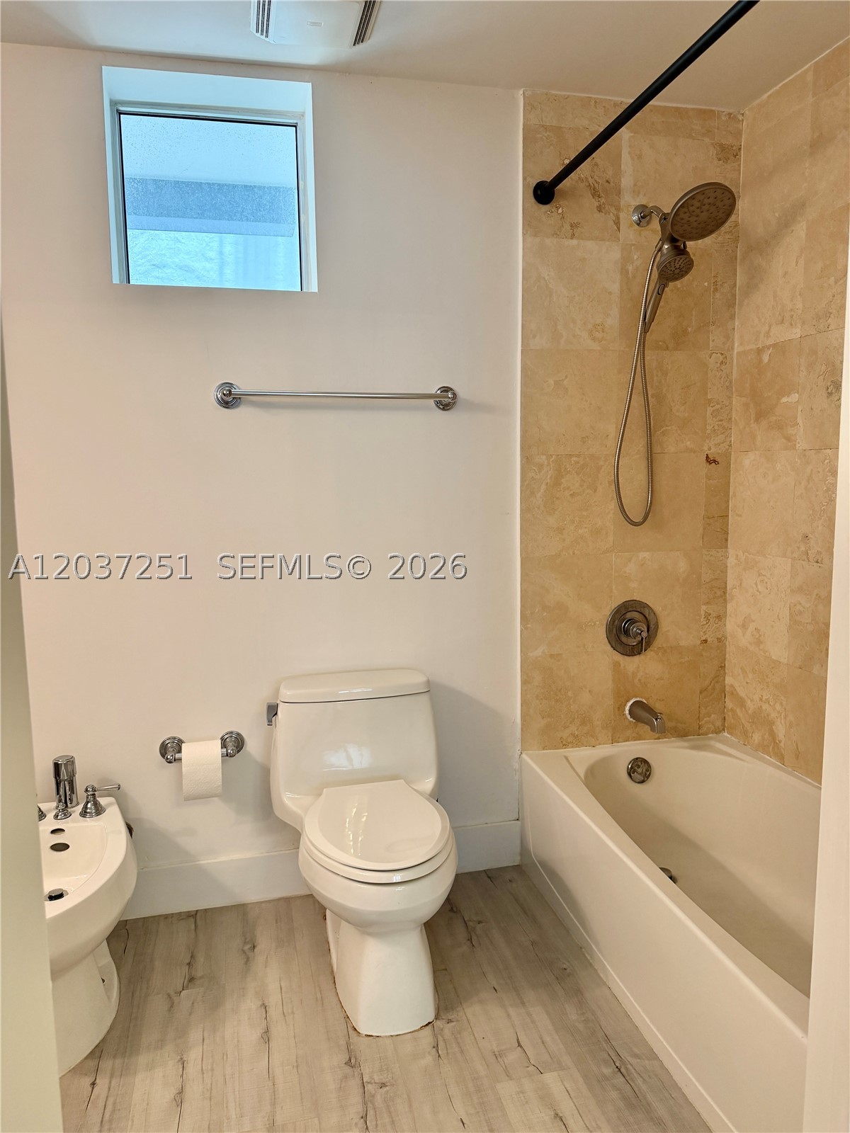LOFTS AT MAYFAIR CONDO - Residential Lease