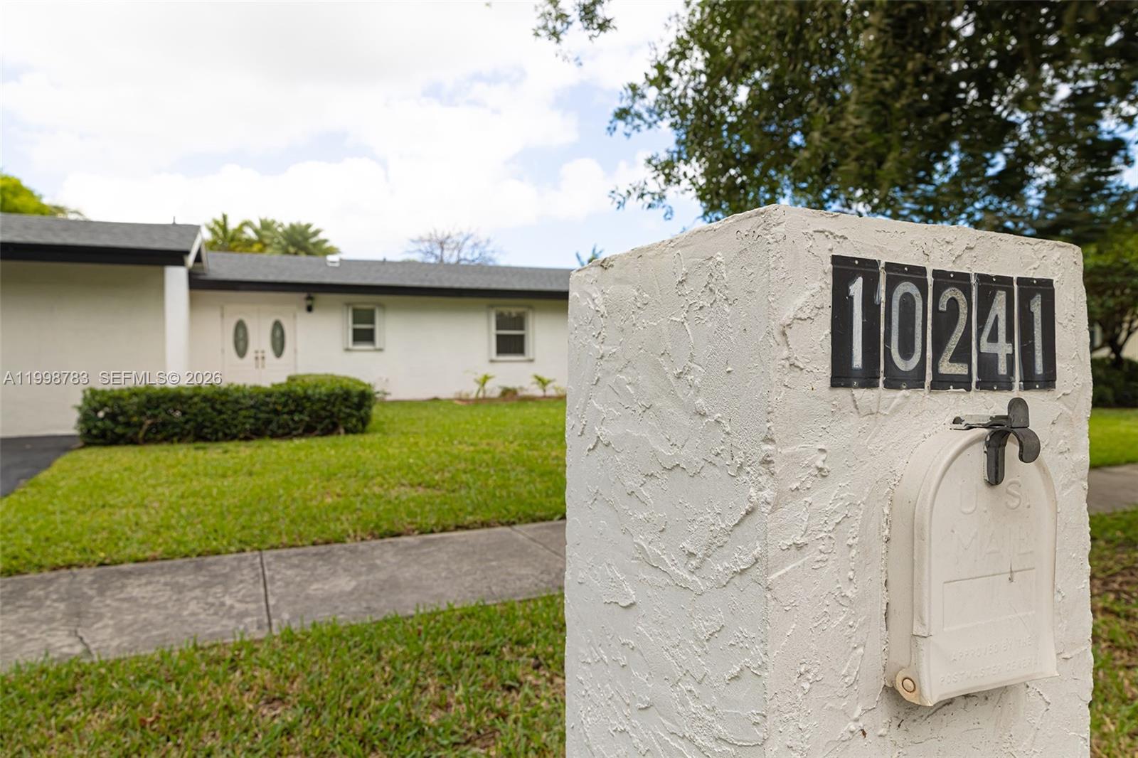 FIRST ADDN TO CALUSA CLUB - Residential