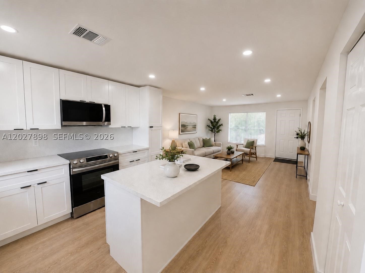 ROYAL PALMS PARK - Residential