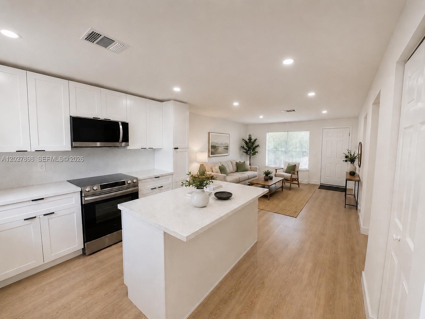ROYAL PALMS PARK - Residential