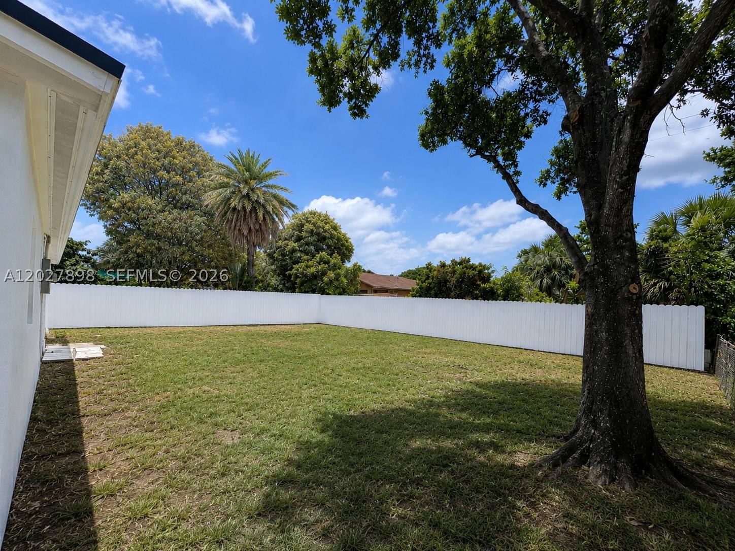 ROYAL PALMS PARK - Residential