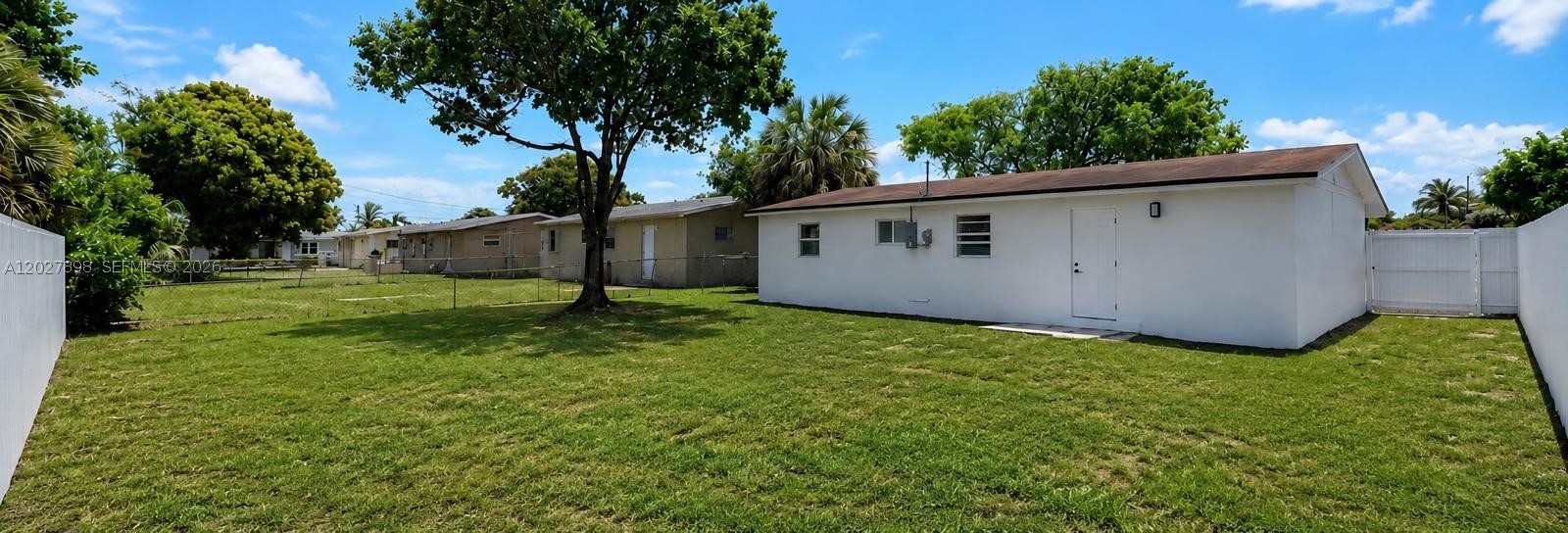 ROYAL PALMS PARK - Residential
