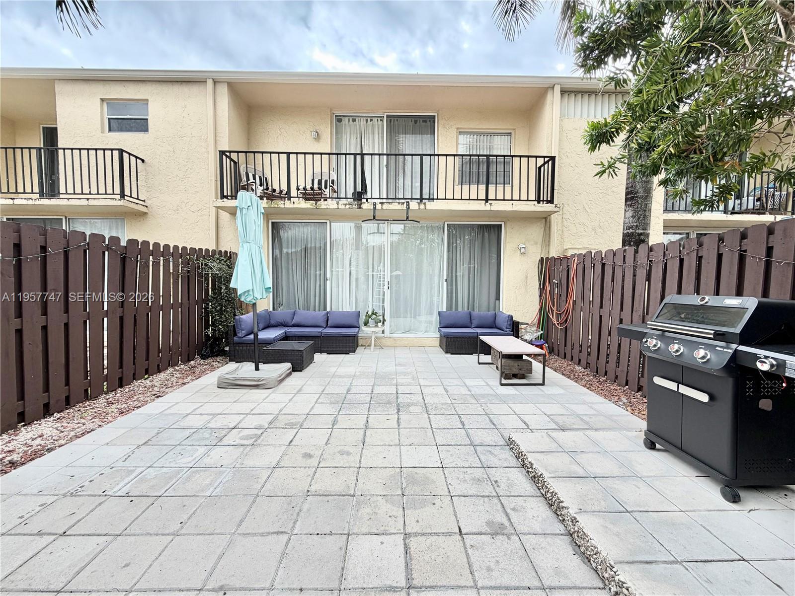 VENETIAN PARK - Residential