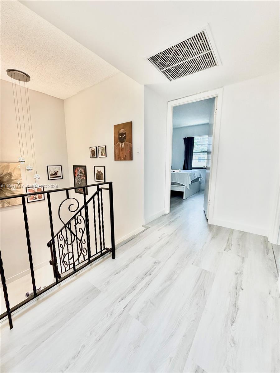 VENETIAN PARK - Residential
