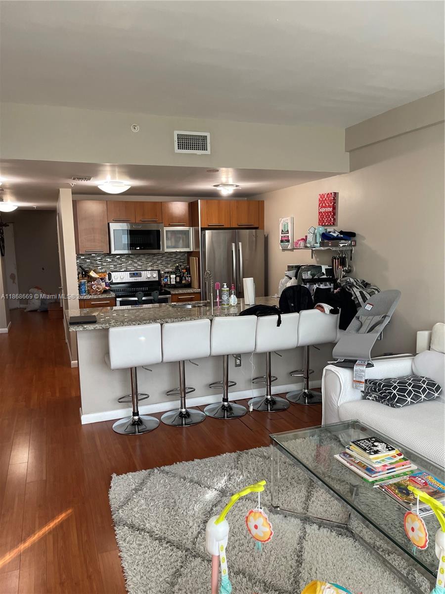 EASTSIDE AT AVENTURA COND - Residential