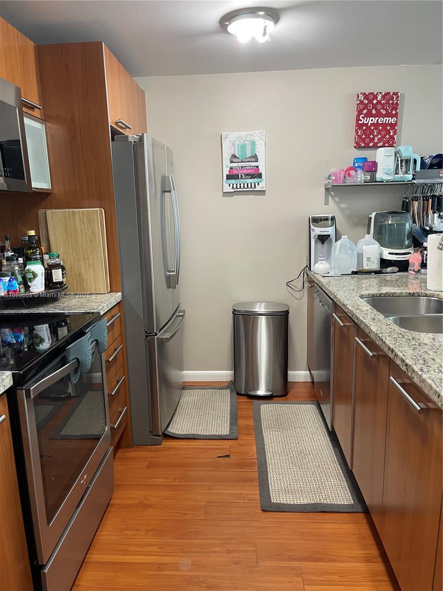 EASTSIDE AT AVENTURA COND - Residential